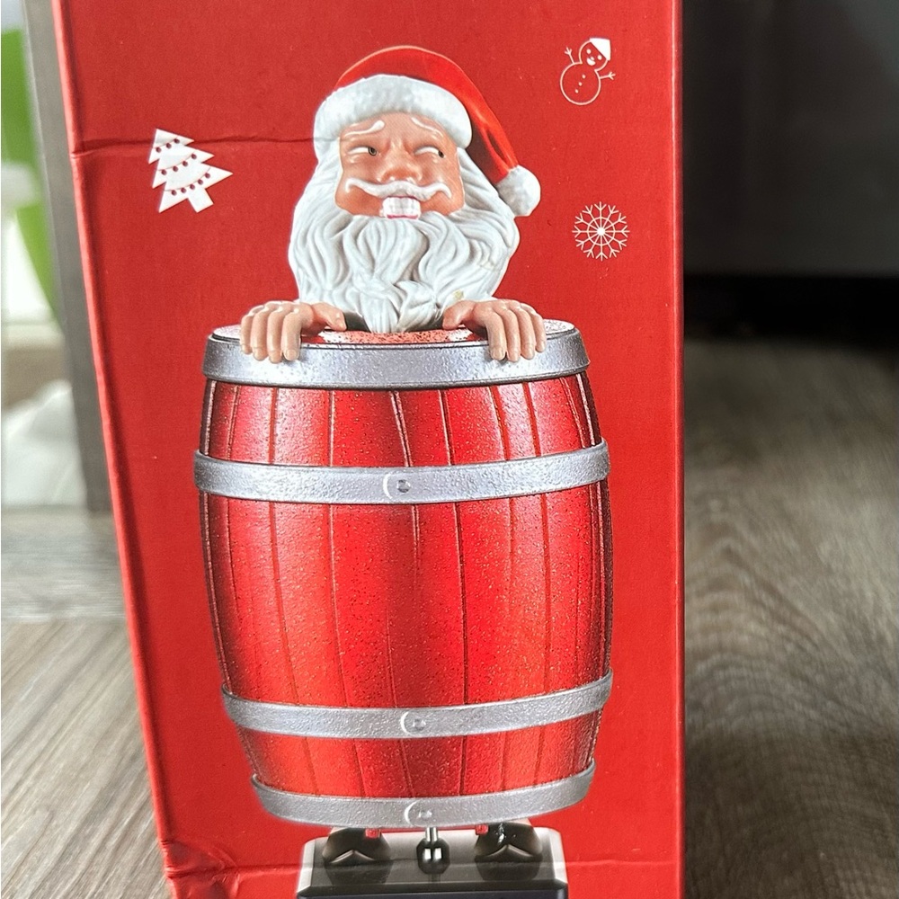 Santa Claus in Wooden Barrel Cigarette Dispenser 🎅 - Picture 12 of 15